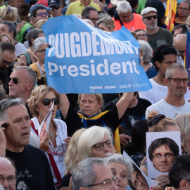 08/09/2024 Decenas de personas en la concentración para recibir al expresident de la Generalitat Carles Puigdemont. Foto de archivo.