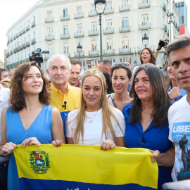 08/09/2024 La presidenta de la Comunidad de Madrid, Isabel Díaz Ayuso, el líder opositor venezolano, Leopoldo López y su mujer Lilian Tintori en una protesta contra el Gobierno de Nicolás Maduro. Foto de archivo.