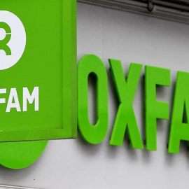 Logotipo de la ong británica Oxfam en una tienda de Londres, Reino Unido. EFE/ Andy Rain