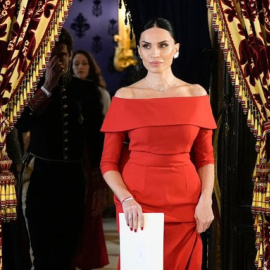 La embajadora de Serbia, Irena Sarac, durante la ceremonia de entrega de cartas credenciales al rey Felipe VI en el Palacio Real de Madrid. — Borja Sanchez-Trillo / EFE