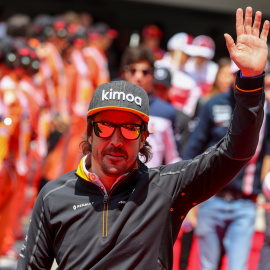 Fotografía de archivo del piloto español de Fórmula 1 Fernando Alonso durante el Gran Premio de China, en el circuito internacional de Shangái (China), en abril de 2018. EFE/ Diego Azubel