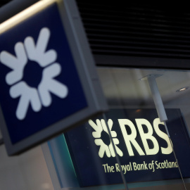 El logo del banco británico Royal Bank of Scotland (RBS) en una sucursal en Londres. REUTERS/Peter Nicholls