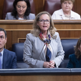 05/05/2022. La vicepresidenta primera del Gobierno y ministra de Asuntos Económicos y Transformación Digital, Nadia Calviño, interviene en una sesión plenaria, en el Congreso de los Diputados, a 27 de abril de 2022