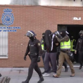 Momento de la detención del cabecilla de la red yihadista en Guadalajara. (POLICÍA NACIONAL)