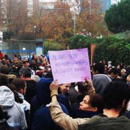 «Acogida digna». Concentración frente al centro de menores en Hortaleza / Diana Moreno