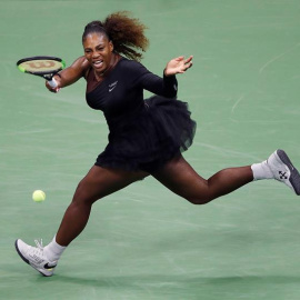 Serena Williams, con tutú, tras el veto a su traje posparto. / EFE