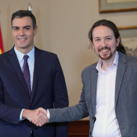 El presidente del Gobierno en funciones, Pedro Sánchez y el líder de Podemos tras las elecciones del 10N. EUROPA PRESS