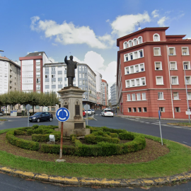 11/5/22 Estatua de José María González Llanos en la Avenida de Esteiro, en Ferrol