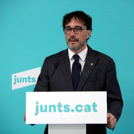 El portaveu de Junts, Josep Rius, durant una roda de premsa a la seu del partit.