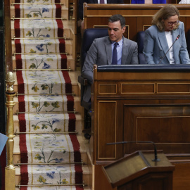 11/05/2022.- El presidente del Gobierno, Pedro Sánchez (3d) y la ministra de Defensa, Margarita Robles (i) en la sesión de control al gobierno en el Congreso este lunes después de la destitución a la directora del Centro Nacional de Inteligencia por e