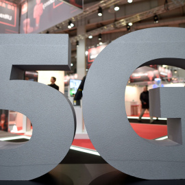 El logo de la tecnología 5G, en un stand de la Feria de Hannover. REUTERS / Fabian Bimmer