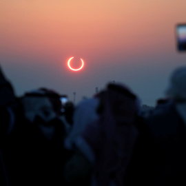 26/12/2019 - El eclipse solar Jabal Arba (Cuatro Montañas) en Hofuf, en la Provincia Oriental de Arabia Saudita. REUTERS / Hamad I Mohammed