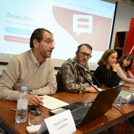 El secretari d'Acció Cultural del País Valencià (ACPV), Toni Gisbert, i el delegat d'ACPV, Xavier Delgado, durant la presentació de la campanya 'Tenim Drets'. ACPV