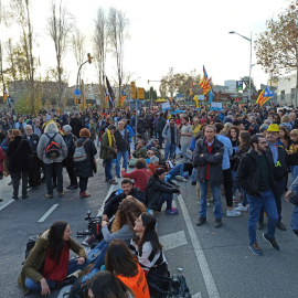 L'entorn del Camp Nou amb milers de persones que han acudit a la crida del Tsunami Democràtic. MARIA RUBIO