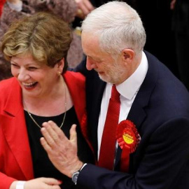 Jeremy Corbyn y la portavoz laborista de Exterior, Emily Thornberry. REUTERS