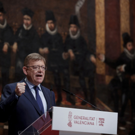 14/05/2022 El president Ximo Puig durante su comparecencia en el Salón de Corts del Palau de la Generalitat, donde ha anunciado el cambio de los titulares de cinco de las doce consellerias que conforman el Govern