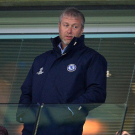 El propietario ruso del Chelsea, Roman Abramovich, durante el partido de vuelta de los octavos de final de la Liga de Campeones entre el Chelsea y el Paris Saint-Germain, en Stamford Bridge, a 11 de marzo de 2015.