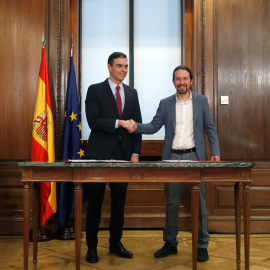 Pedro Sánchez i Pablo Iglesias presenten l'acord programàtic per formar govern. EFE / Juanjo Martín