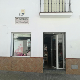 La farmacia de Estrella María Carmona González en Valverde de Burguillos. SANDRA BOYERO