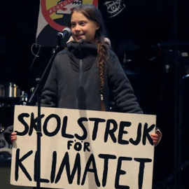 Greta Thunberg, durante su intervención en el cierre de la Marcha por el Clima de Madrid. / EFE