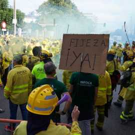 (21(11/2021) Manifestantes de Amaya concentrados en las puertas del Parlamento andaluz en noviembre de 2021.