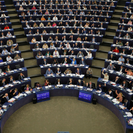 12/09/2018 Los eurodiputados votan la polémica directiva del 'copyright' este miércoles en la sede del Parlamento Europeo, en Estrasburgo. REUTERS/Vincent Kessler