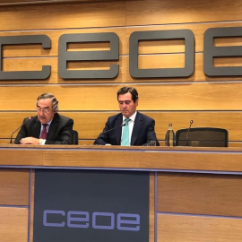 El presidente de CEOE, Joan Rosell (i.), y el de Cepyme, Antonio Garamendi (d.), en una reunión de la patronal. E.P.