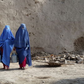 24/05/2022 Dos mujeres con burka, a 10 de mayo de 2022, en Afganistán.