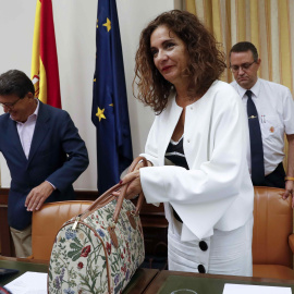 La ministra de Hacienda, María Jesús Montero, antes de su comparecencia en el Congreso. EFE/Chema Moya