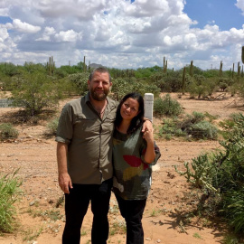 David Beriain y Rosaura Romero, durante una grabación en Sonora, México