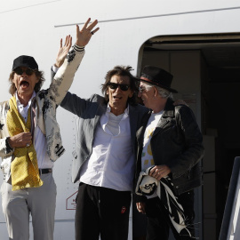 26/05/2022-Los integrantes de The Rolling Stones Mick Jagger, Keith Richards y Ron Wood, a su llegada este jueves 26 de mayo al aeropuerto Adolfo Suárez Madrid-Barajas, a una semana del inicio de su próxima gira, que arrancará en la capital española e