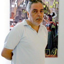 Fotografía de archivo del 06/07/09 tomada en Cartagena (Murcia) del ilustrador y pintor madrileño, Carlos Sánchez Pérez, conocido con el nombre artístico de Ceesepe. /EFE