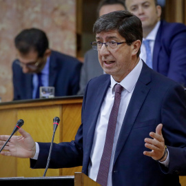 El líder andaluz de Ciudadanos, Juan Marín, durante una de sus intervenciones en la segunda jornada del debate de investidura del líder del PP-A, Juanma Moreno, en el Parlamento andaluz en Sevilla.EFE/Julio Muñoz