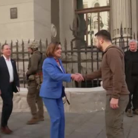 Nancy Pelosi se reúne en Kiev con Zelenski para conocer de primera mano la situación