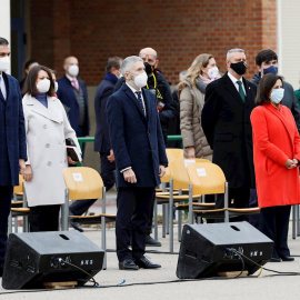 04/03/2021.- El presidente del Gobierno, Pedro Sánchez (i), junto con el ministro de Interior, Fernando Grande-Marlaska (c) y la ministra de Defensa, Margarita Robles (d) asisten junto con otras autoridades al acto en el que se destruirán varios centena