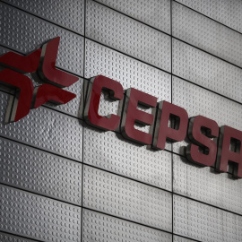 El logo de la petrolera Cepsa en su sede en Madrid. E.P.