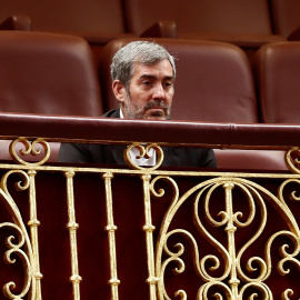 El presidente del Gobierno de Canarias, Fernando Clavijo, asiste al pleno del Congreso de los Diputados, durante el debate de la reforma de su Estatuto de autonomías. EFE/Mariscal