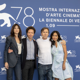 26/05/2022 Charlotte Gainsbourg, el cineasta Michel Franco, Tim Roth e Iazua Larios, en el Festival de Venecia.