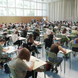 (1/6/2022) Estudiantes realizando la EBAU en La Rioja.