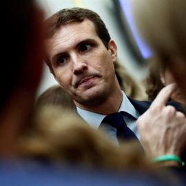 19/09/2018. El presidente del Partido Popular Pablo Casado, en los pasillos del Congreso durante la sesión de control al Ejecutivo en el Congreso de los Diputados.-EFE/Mariscal