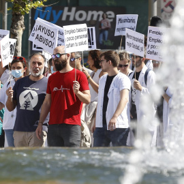 Médicos de hospitales se han manifestado este martes 10 de mayo de 2022 contra la temporalidad en una marcha desde el Estadio de Vallecas hasta la Asamblea de Madrid.