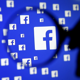 Logo de Facebook. REUTERS/Dado Ruvic