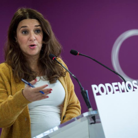 La portavoz de la ejecutiva de Podemos, Noelia Vera, en rueda de prensa / EFE/ Luca Piergiovanni.