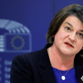 La dirigente del partido norirlandés DUP Arlene Foster durante una rueda de prensa en el Parlamento Europeo en Bruselas, 9 de octubre de 2018. REUTERS/Yves Herman