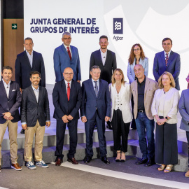 Participants a la Junta General de Grups d'Interès d'Agbar.