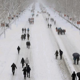 Vista del Paseo de la Castellana de Madrid, este sábado, cubierta de nieve tras el paso de la borrasca Filomena.