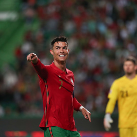 El portugués Cristiano Ronaldo reacciona durante el partido de fútbol de la UEFA Nations League entre Portugal y Suiza en Lisboa, Portugal, el 05 de junio de 2022.