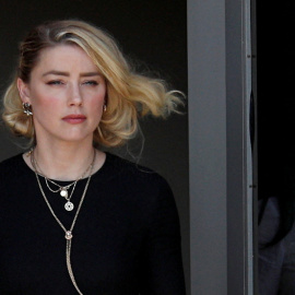 01/06/2022.- Amber Heard abandona la corte después de que el jurado anunciase el veredicto sobre el juicio con su exmarido. REUTERS/Tom Brenner