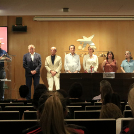 Representants del Moviment per Aturar el Maltractament a les persones grans en la jornada impulsada coincidint amb el Dia Mundial de la presa de consciència d'aquest abús i violència, al Palau Macaya de Barcelona.