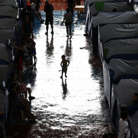 Un centro de personas evacuadas por el tifón Mangkhut en la localidad de Marikina, al este de Manilla, Filipinas.- EFE/EPA/ROLEX DELA PENA